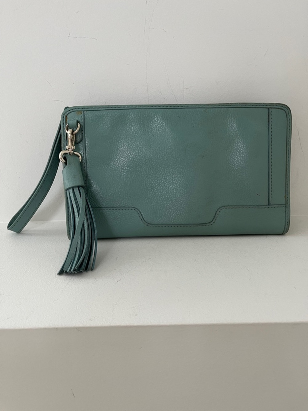BANANA REPUBLIC Leather Wristlet Removable Tassel Three Side Zip Spring Travel
